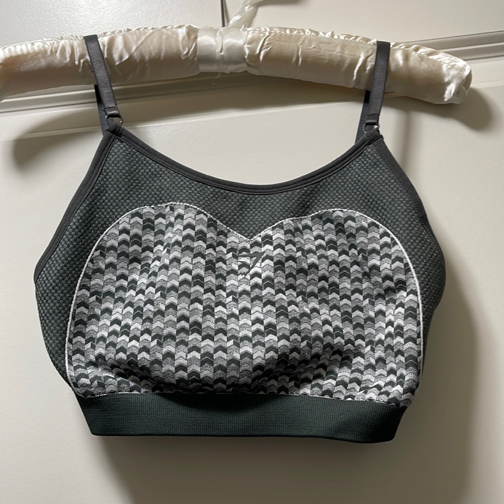 Gymshark WTFlex Seamless Strappy Sports Bra - Chevron | Charcoal Medium